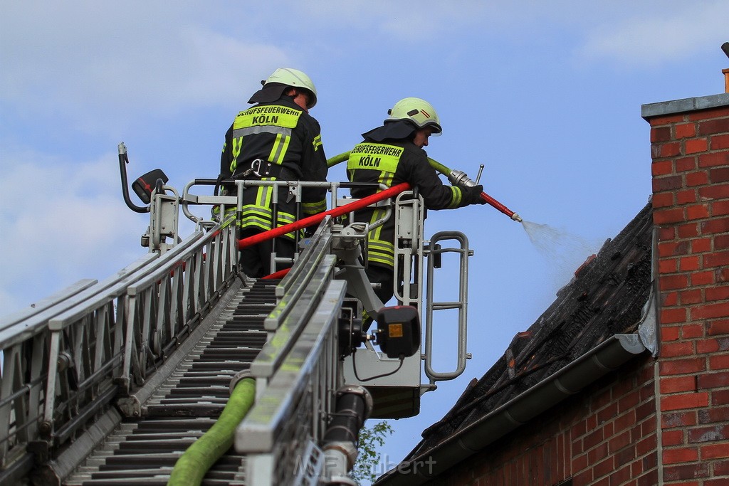 Feuer Koeln Junkersdorf Duerenerstr JK P02.jpg